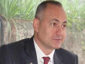 Uzunay ateş püskürdü!