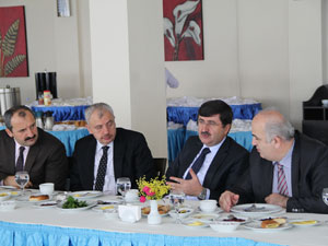 Vali Öz, KTÜ yönetimi ile bir araya geldi