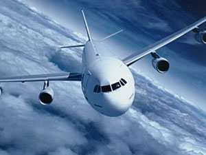 Uçak acil iniş istedi: Havada panik