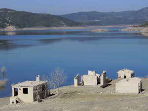 “Bizimle ilgilenecek birileri var mı?”