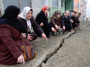 Bu mahalle kayıyor !