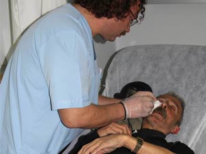 Otomobilin çarptığı yaya hastanelik oldu