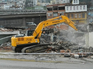 Çömlekçi'de yıkımlar başladı!