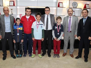 Menderes Koleji'nden satranç turnuvası
