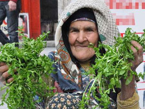 87 yaşında ama rızkının peşinde