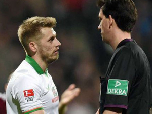 Futbolcu maçta öyle bir şey yaptı kı?