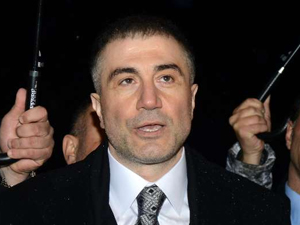 Peker: "Dimdik ayaktayım"