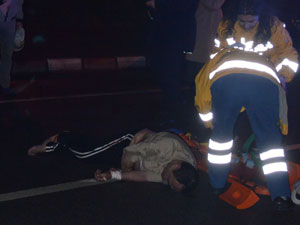 Bileklerini kesti ölmedi, araba çarptı...