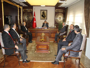 Vali Aslanları kabul etti