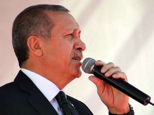 “Siyaseti gel burada yap”