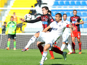 Paşa'yı evinde dağıttılar!