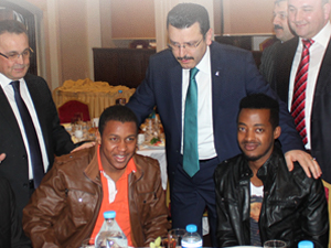 "Hizmet boynumuzun borcudur"