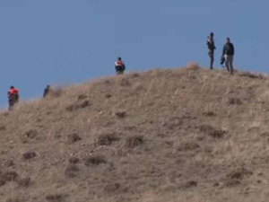 Define ararken göçük altında kaldılar