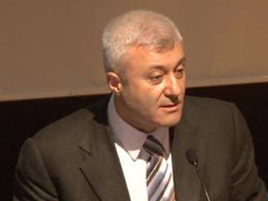 "Ben özgürüm, Twitter yasak"