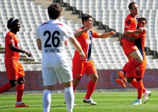 İBB kazandı, zirveye yerleşti