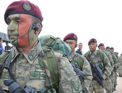 Adım adım savaşa mı gidiyoruz? Bordo bereliler...