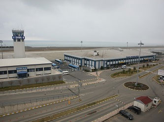 Trabzon'da kar hava ulaşımını vurdu