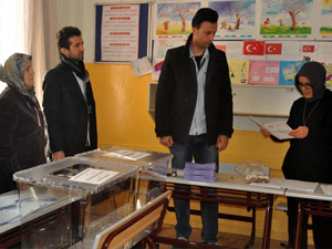 Sandık görevlileri yemin etti