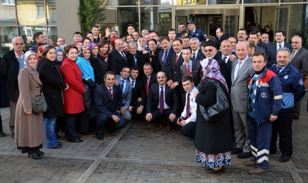 Tüm çalışanlar ona koştu!