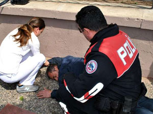 Yolun ortasında uyudu kimse uyandıramadı!