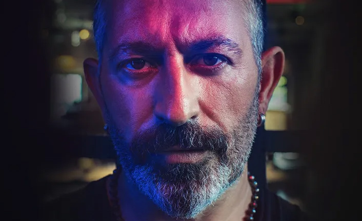 Cem Yılmaz'ın sosyal medya isyanı: Bir bitmediniz be!