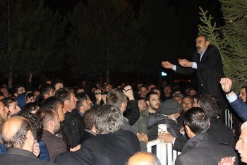 Bayburt'ta YSK'ya ülkücü baskını!