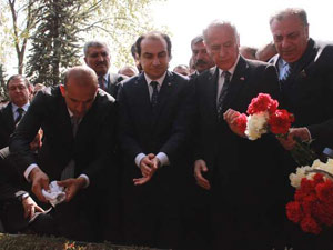 Türkeş Kabri Başında Anıldı