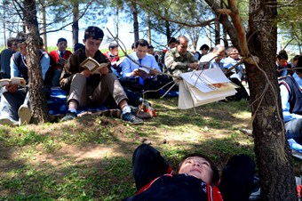 Protokol ve öğrenciler yan yana!