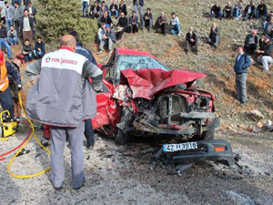 Kafa kafaya çarpıştılar: 1 ölü, 7 yaralı