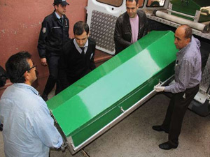 Emekli polis eşine kurşun yağdırdı!