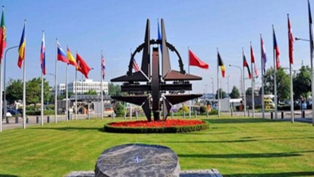 NATO'dan Rus Diplomatlara Kısıtlama