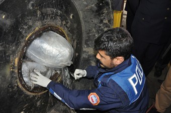 Silindirin içinden esrar çıktı