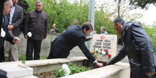 Polis teşkilatı şehit mezarında!