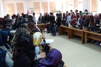 Öğrenciler üniversiteyi bastı!