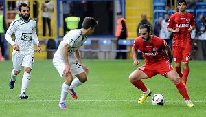 Karabükspor, Akhisarspor'a çarpıldı!