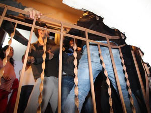 Çaykara'da kız kaçırdı ve...