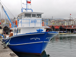 Trabzon'da Balıkçılıktan çekilen teknelere destek