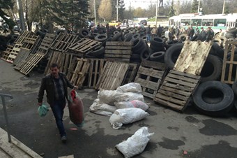 Komşu ülke bölündü!