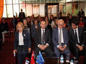 "Erkeğe şiddete hayır"