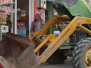 Alkollü dozer operatörü bakın ne yaptı!