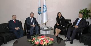 Sorsan buda vali! Bakın kimi ziyaret etti