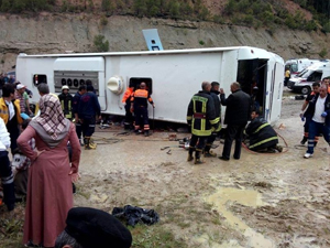 Korkunç kaza:3 ölü 20 yaralı!