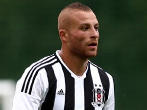 Yıldız futbolcuya silahlı saldırı