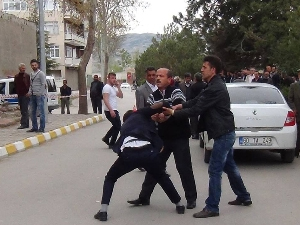 Önce kız arkadaşını vurdu sonra da...