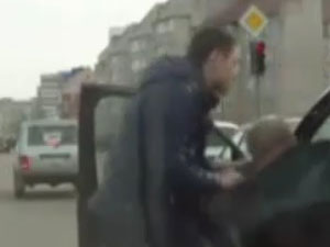 Sarhoş sürücü trafiği birbirine kattı (TIKLA İZLE)