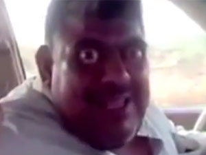 Bu taksici neler yapıyor! (TIKLA İZLE)