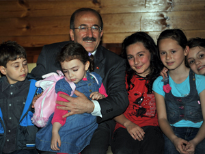 Başkan Gümrükçüoğlu'ndan 23 Nisan Mesajı: "Milletimizin Tarihi Dönüm Noktası"