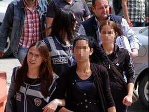 Saç tokasıyla 8'İnci evi soyarken...