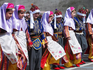 Alkışlar Aydınlıkevler İlköğretim Okuluna