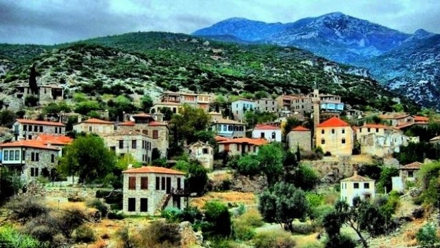 Ezandan rahatsız oldular dava açtılar!